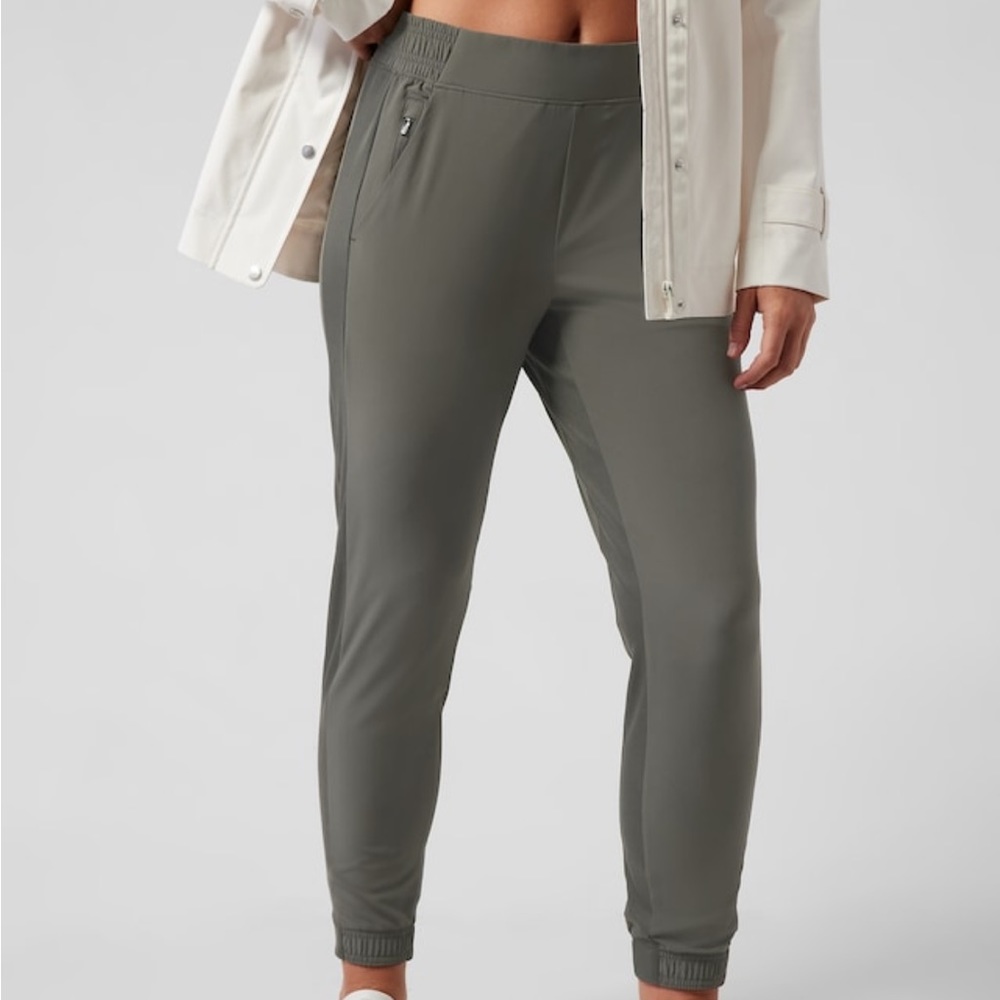 ATHLETA BROOKLYN JOGGER SIZE L (they look smaller though!!)